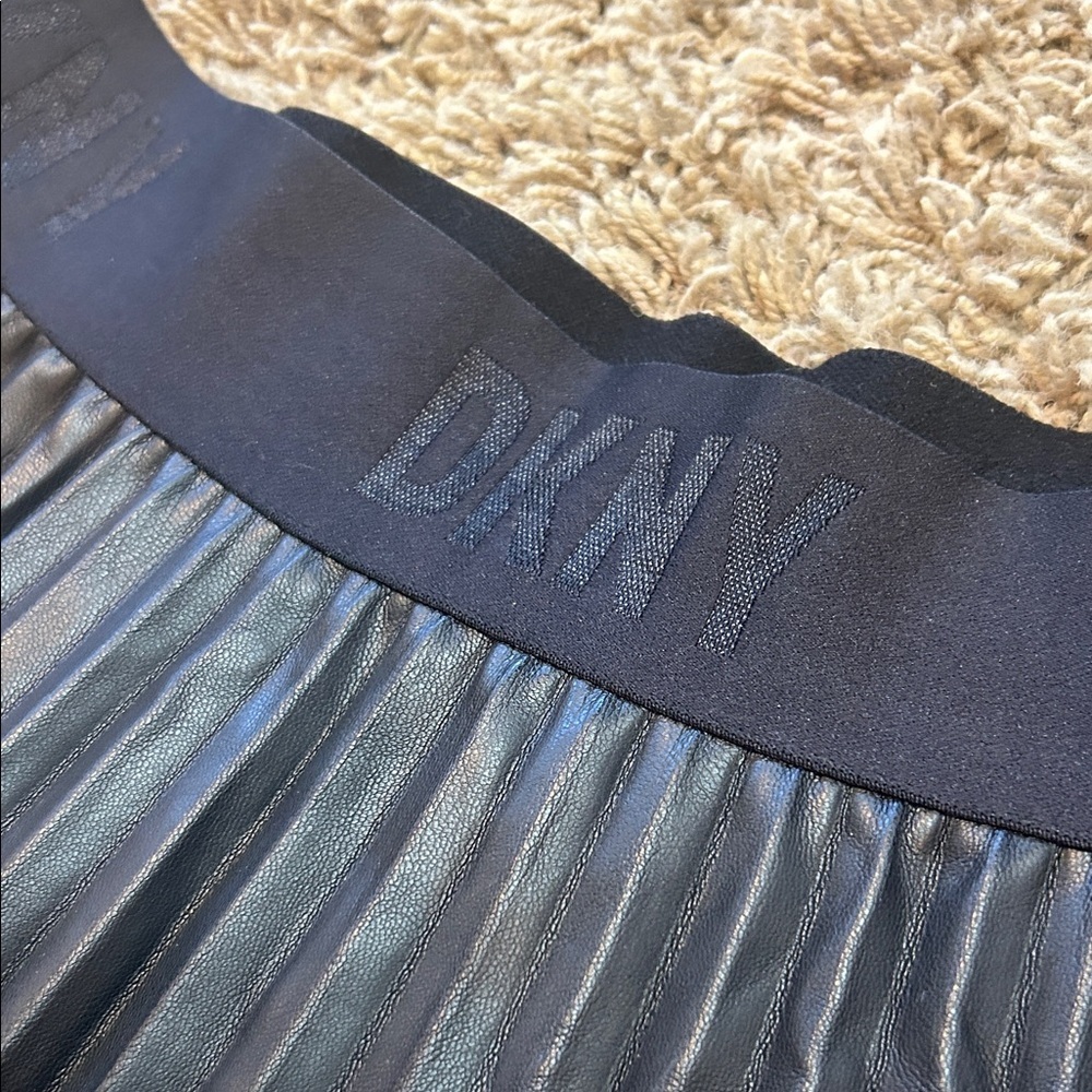 DKNY Black Faux Leather Pleated Skirt in Size Small - Picture 8 of 10